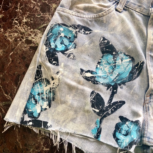 Vintage 1978 LEVI’S Orange Tab Hand Painted Floral High Rise Jean Shorts - Picture 2 of 9